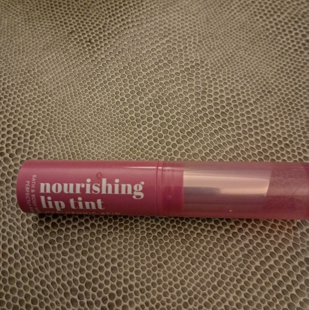 Bath & Body Works, Nourishing Lip Tint, Perfectly Pink, NWT